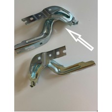 Петля капоту права VW Taos
